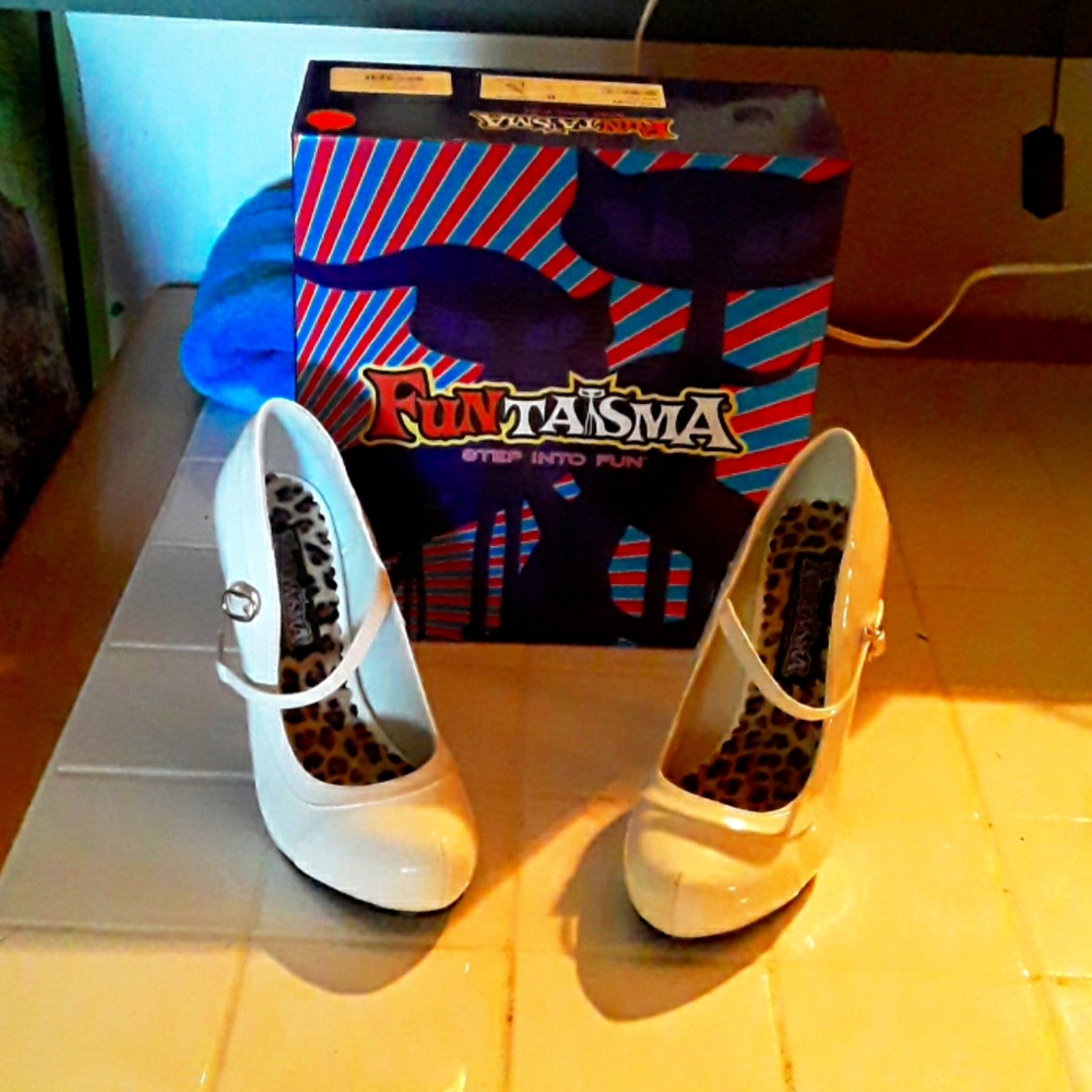 White funtasma heels size 8